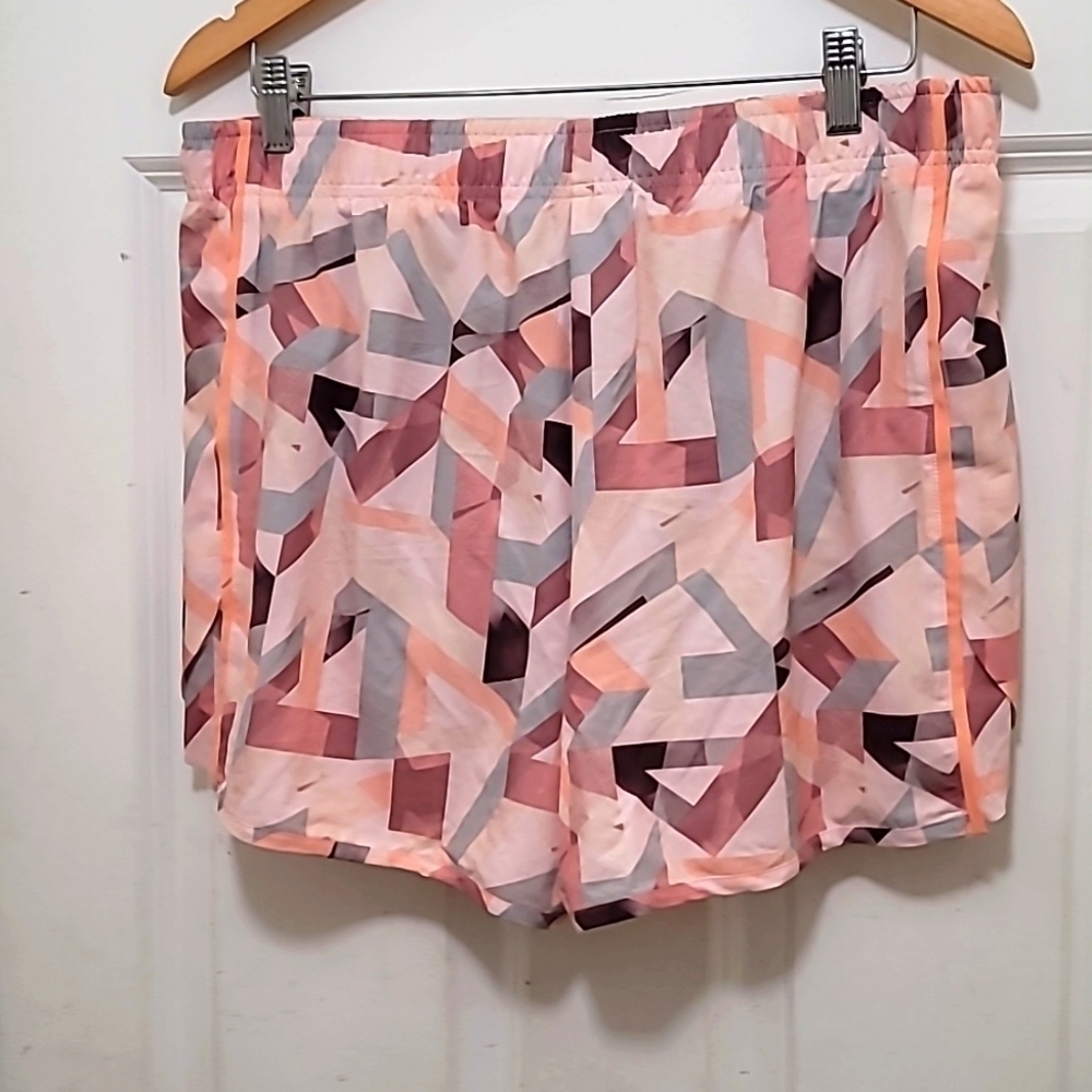 XERSION WOMEN'S MID RISE STRETCH PULL ON ACTIVE SHORT MULTICOLOR SIZE LARGE